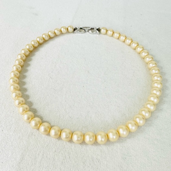 CROWN TRIFARI Vintage Mid-Century Faux Pearl Choker Necklace Silver Tone Clasp - Picture 8 of 12